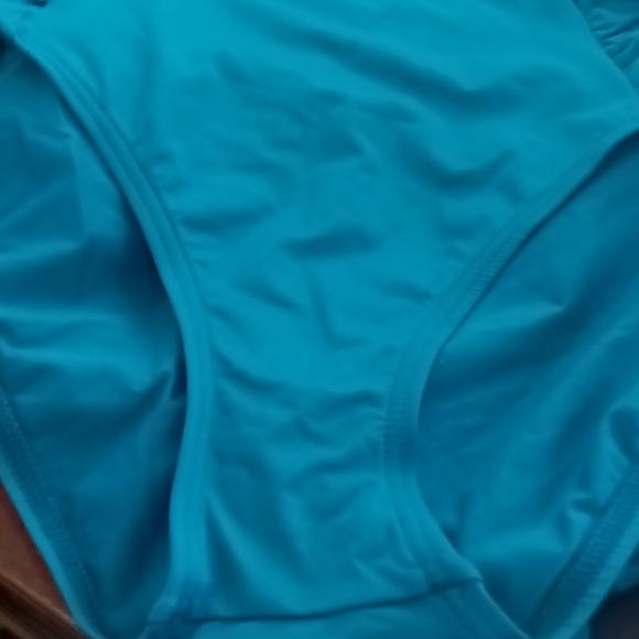 #8❤️ New Tommy Bahama V Neck Halter cup 1 piece bathing suit Tummy control - Picture 16 of 16